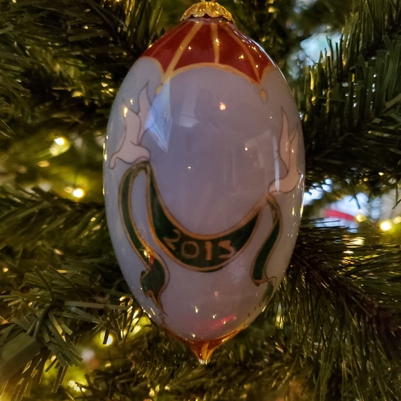 Madonna and baby Jesus ornament - Picture 2 of 2